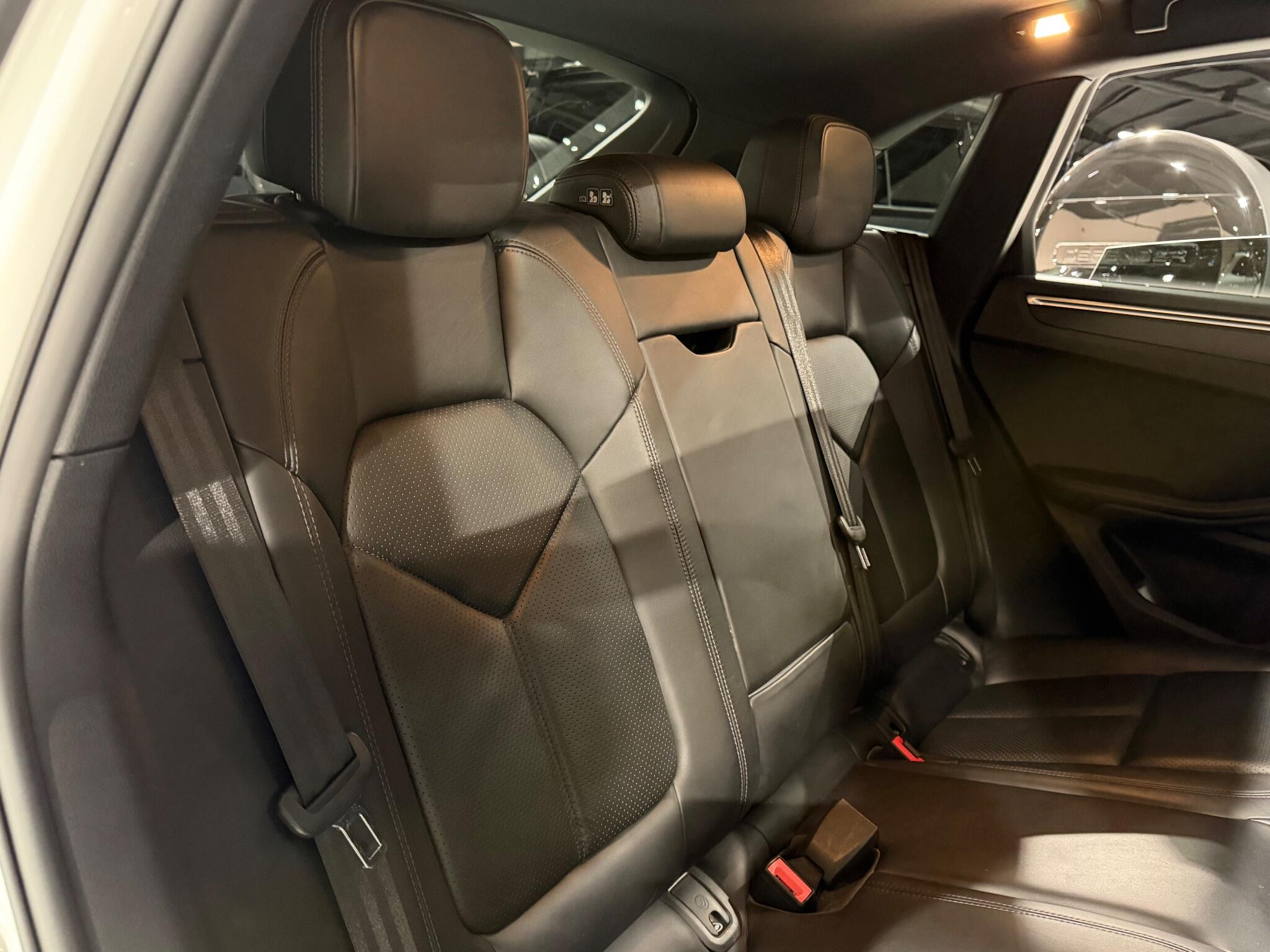 Porsche Macan 2.0T SUV 5dr Petrol PDK 4WD Euro 6 (s/s) (252 ps)